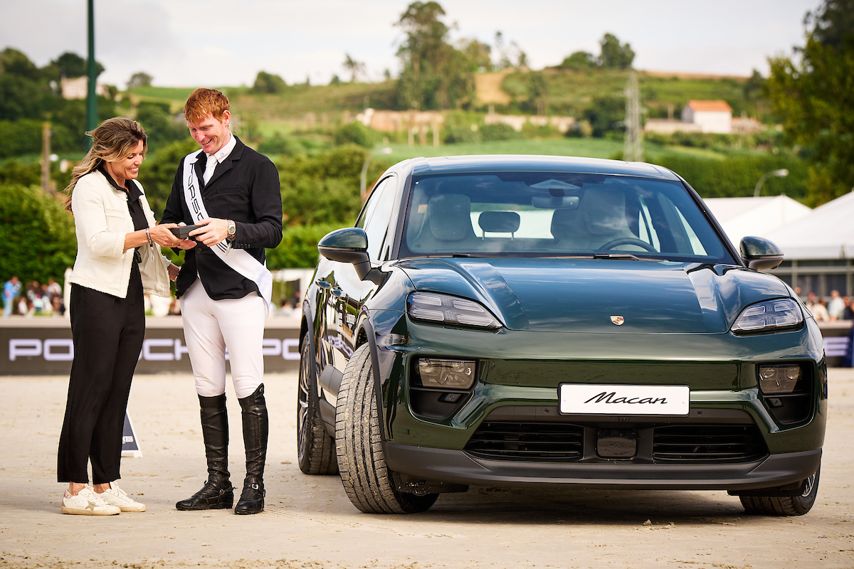 Horse Times Egypt: Equestrian Magazine :News :DANIEL COYLE ACES CSI3* PORSCHE GRAND PRIX IN A CORUNA